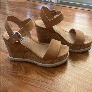 Like new tan wedges
